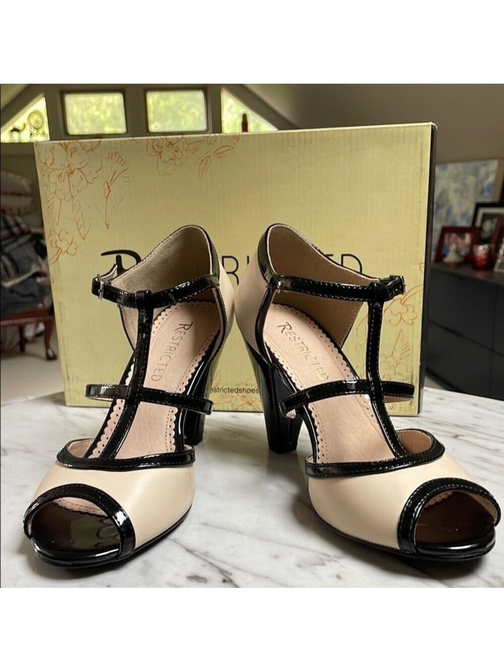 Vintage 1920s Flapper Cream and Black T-Strap Heels by “Restricted” size 7.5 - Picture 2 of 11